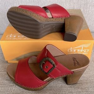 New DANSKO Women's Red LEATHER US 8 WEDGE Heels SANDALS Buckle Nursing CLOGS